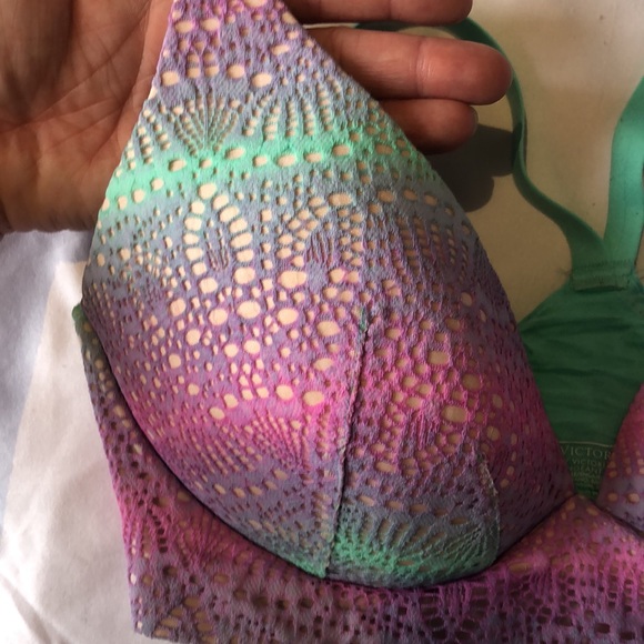 Victoria Secret No Underwire 32DD Bralette - Picture 2 of 3